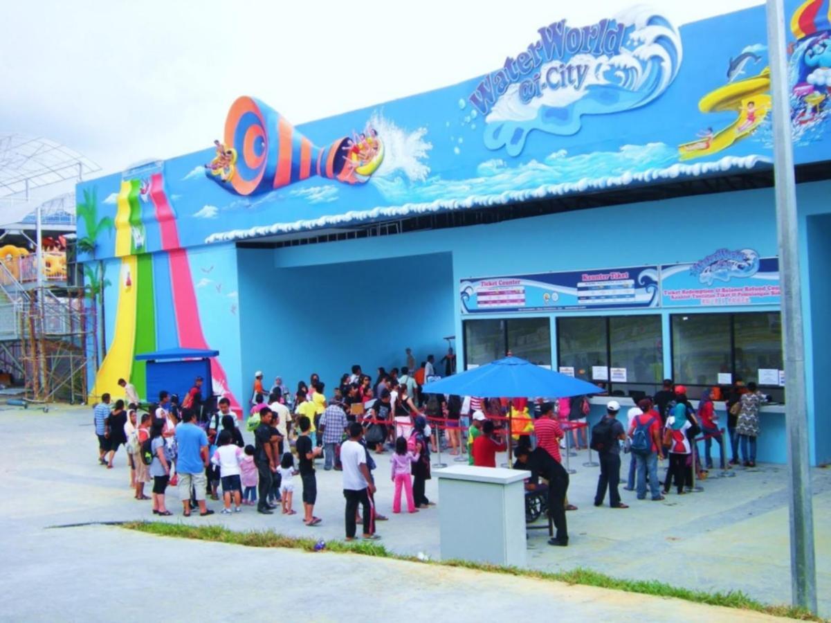 Sinar Rasa Homestay At I-Soho, I-City Шах Алам Екстериор снимка Splash Island Waterpark